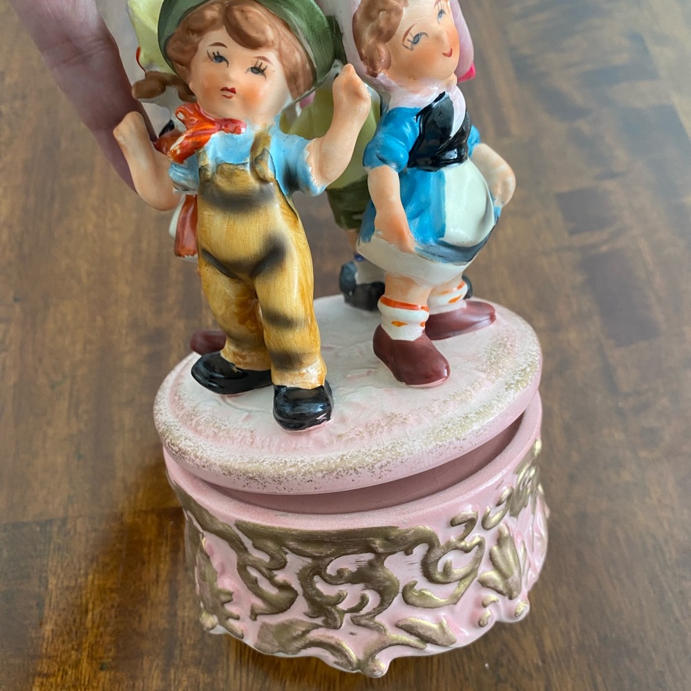 VINTAGE MUSIC BOX 4 YOUNG CHILDREN, PRICE IMPORT JAPAN PLAYS  "LONDON BRIDGES"